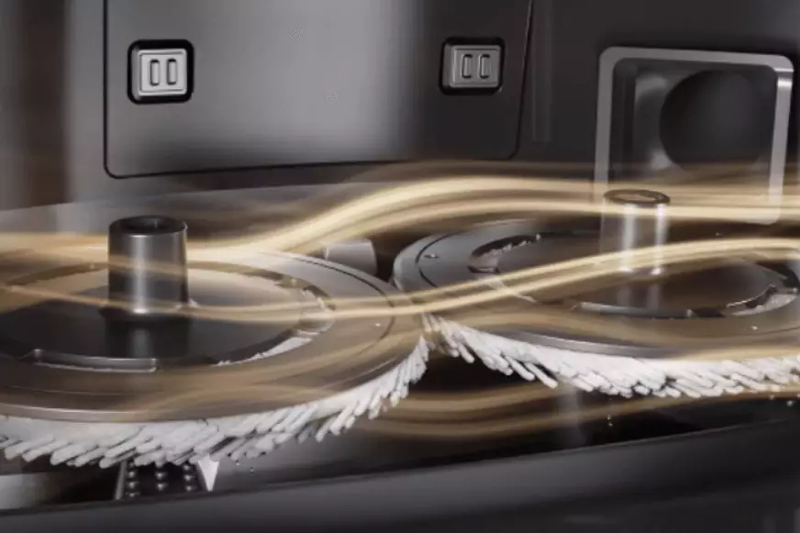 The two mops of the Ecovacs Deebot X1 OMNI are dried with hot air